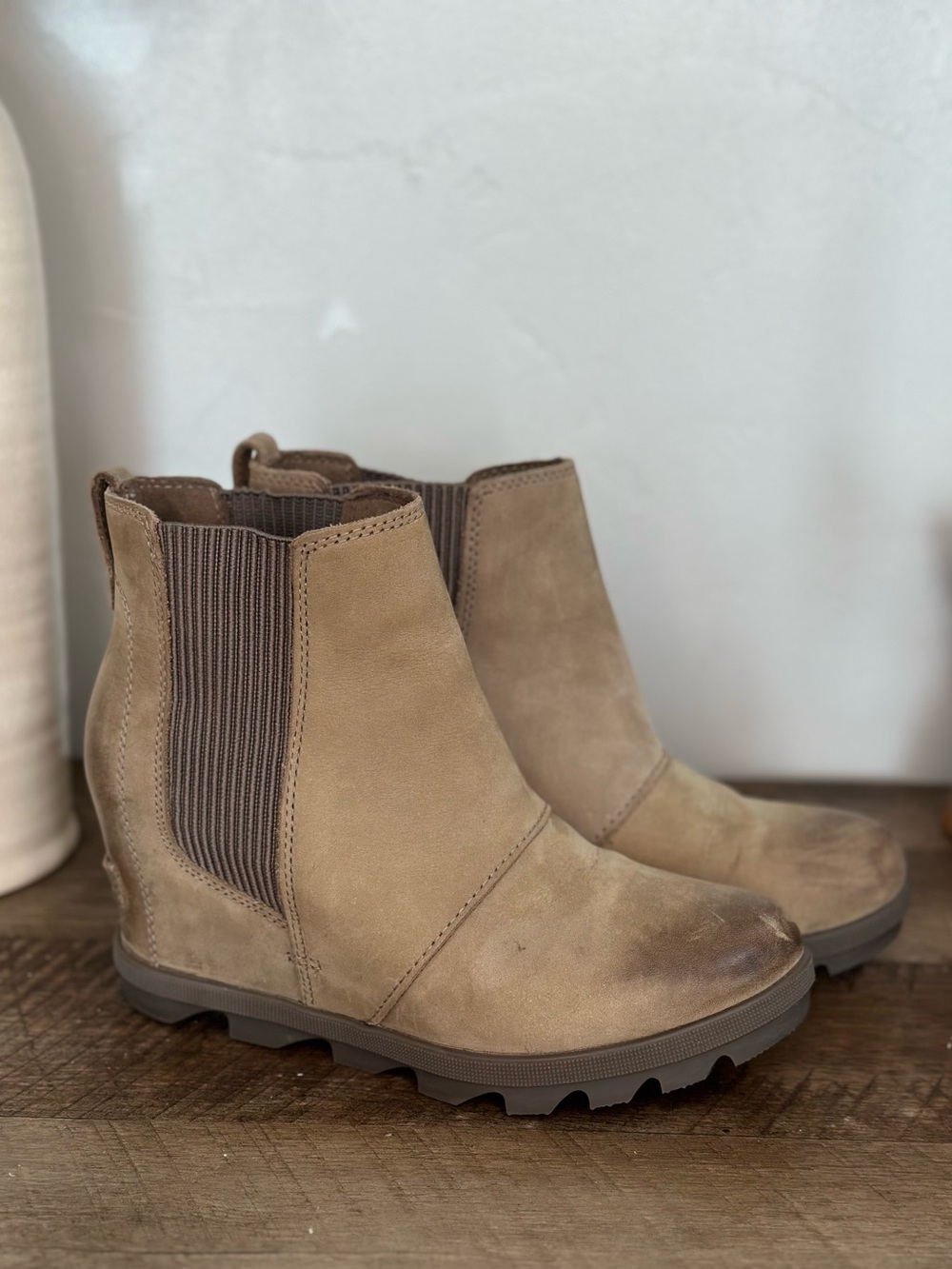 SOREL Joan of Arctic Wedge II Chelsea Boot - Women's Taupe color Sz 7.5